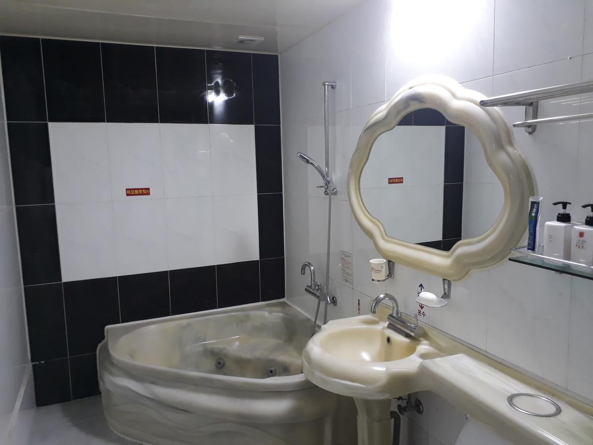Diamond Motel Sacheon Exterior foto